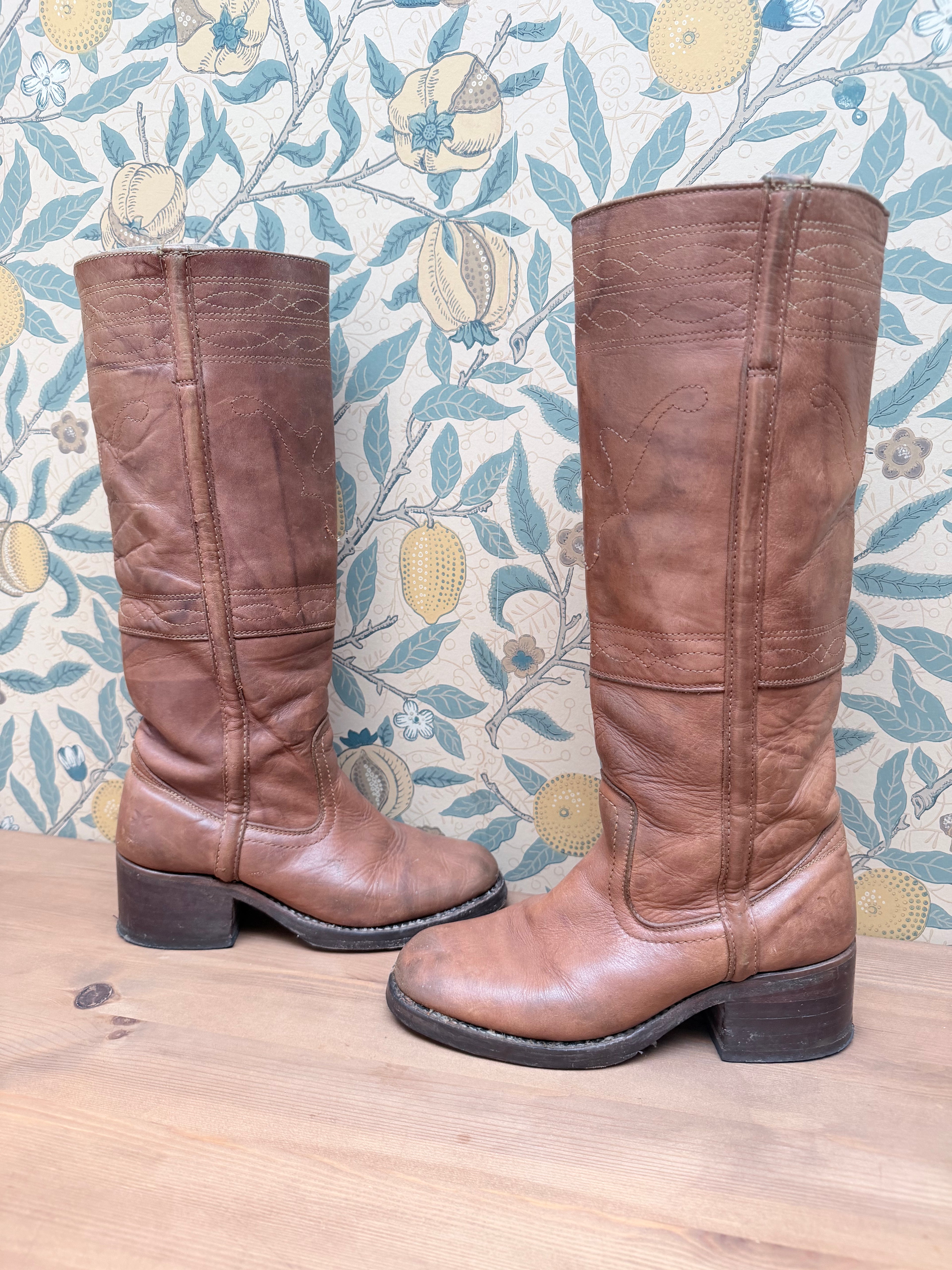 Vintage 1970s Frye Tan Embroidered Boots