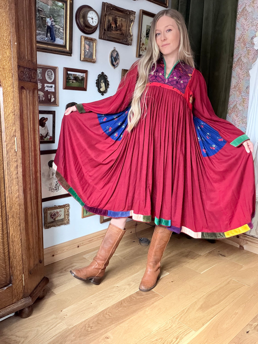 The Jasmine: Stunning Afghan Vintage 1970s Midi Dress