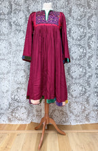 The Jasmine: Stunning Afghan Vintage 1970s Midi Dress