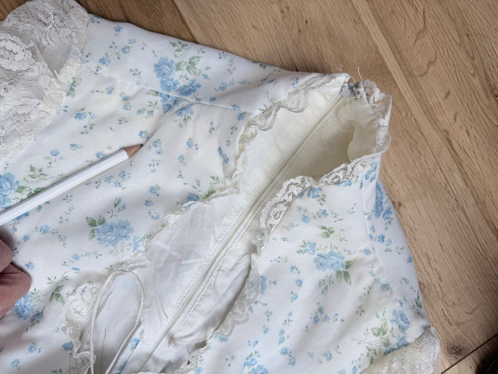 Vintage 1970s California Lace Prairie Dress | White & Blue Floral Gunne Sax Style