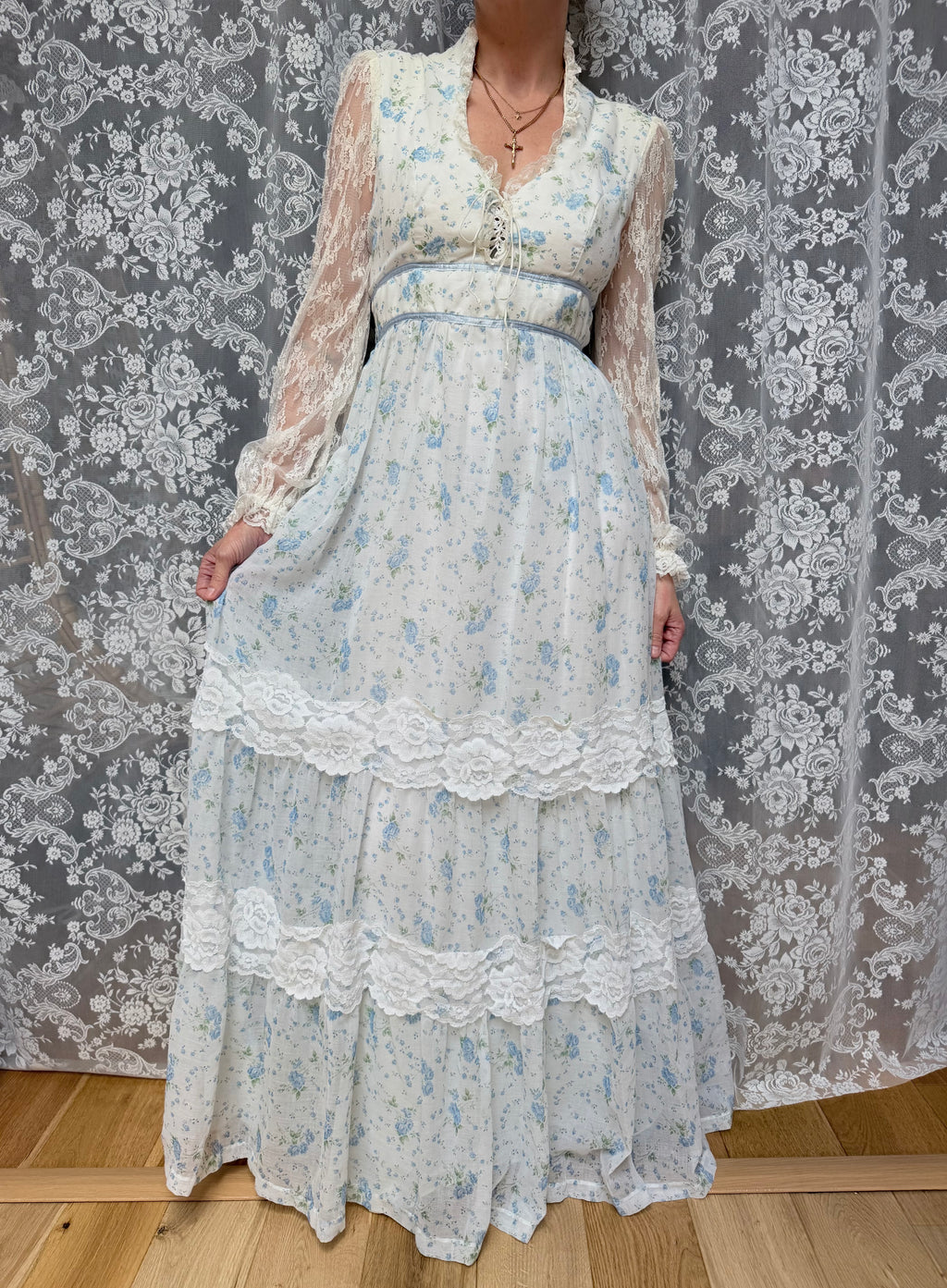Vintage 1970s California Lace Prairie Dress | White & Blue Floral Gunne Sax Style