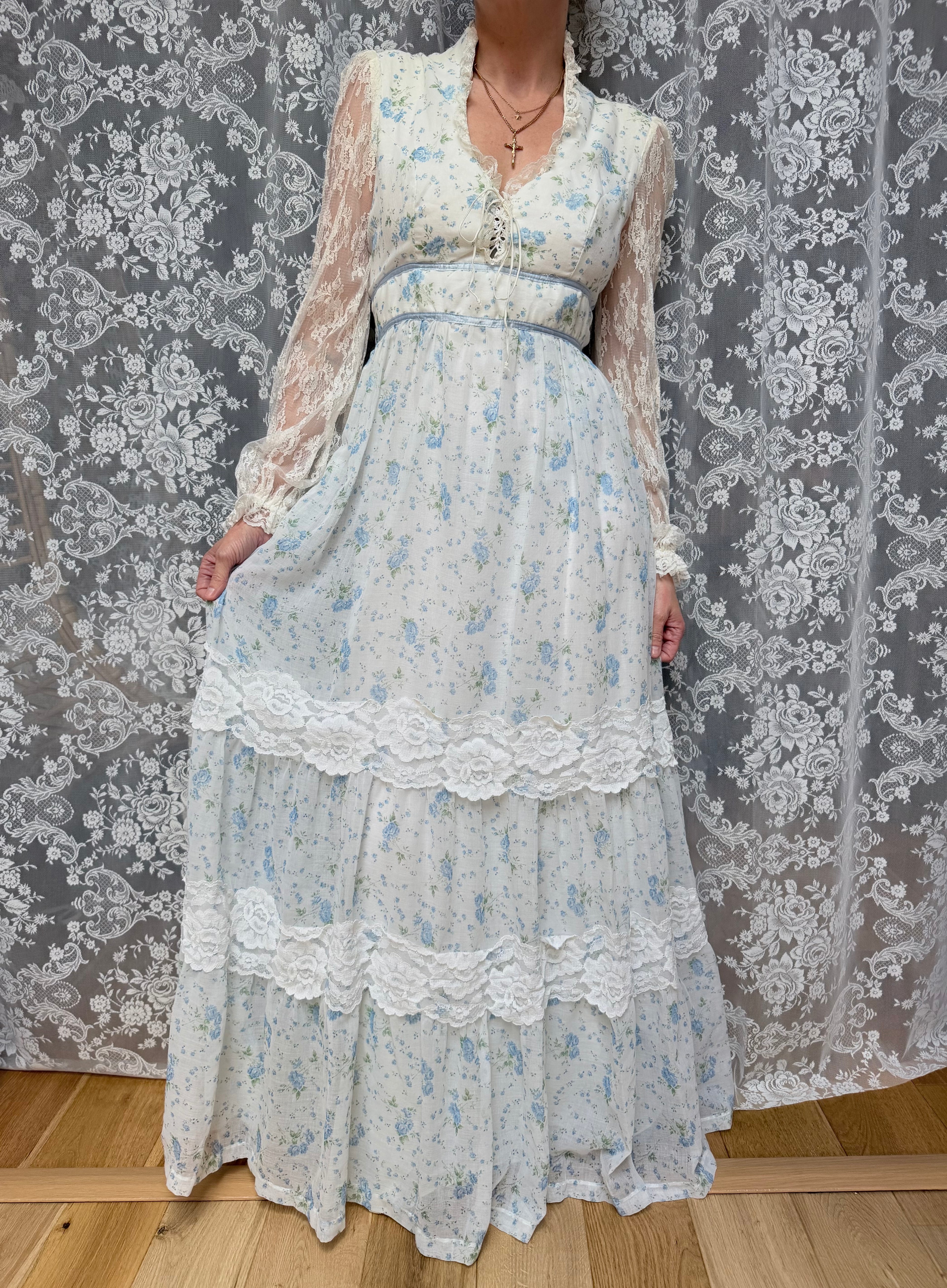Vintage 1970s California Lace Prairie Dress | White & Blue Floral Gunne Sax Style