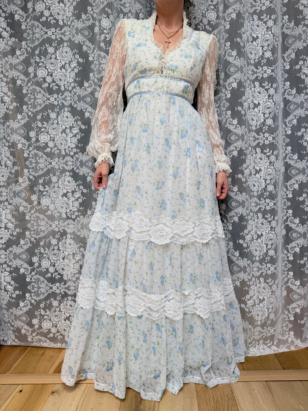 Vintage 1970s California Lace Prairie Dress | White & Blue Floral Gunne Sax Style