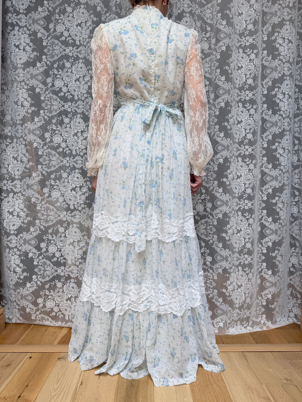 Vintage 1970s California Lace Prairie Dress | White & Blue Floral Gunne Sax Style