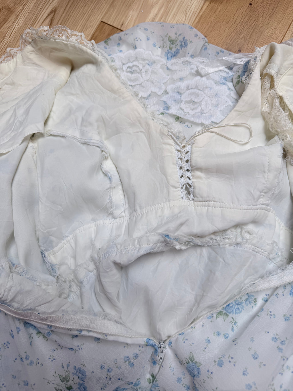 Vintage 1970s California Lace Prairie Dress | White & Blue Floral Gunne Sax Style