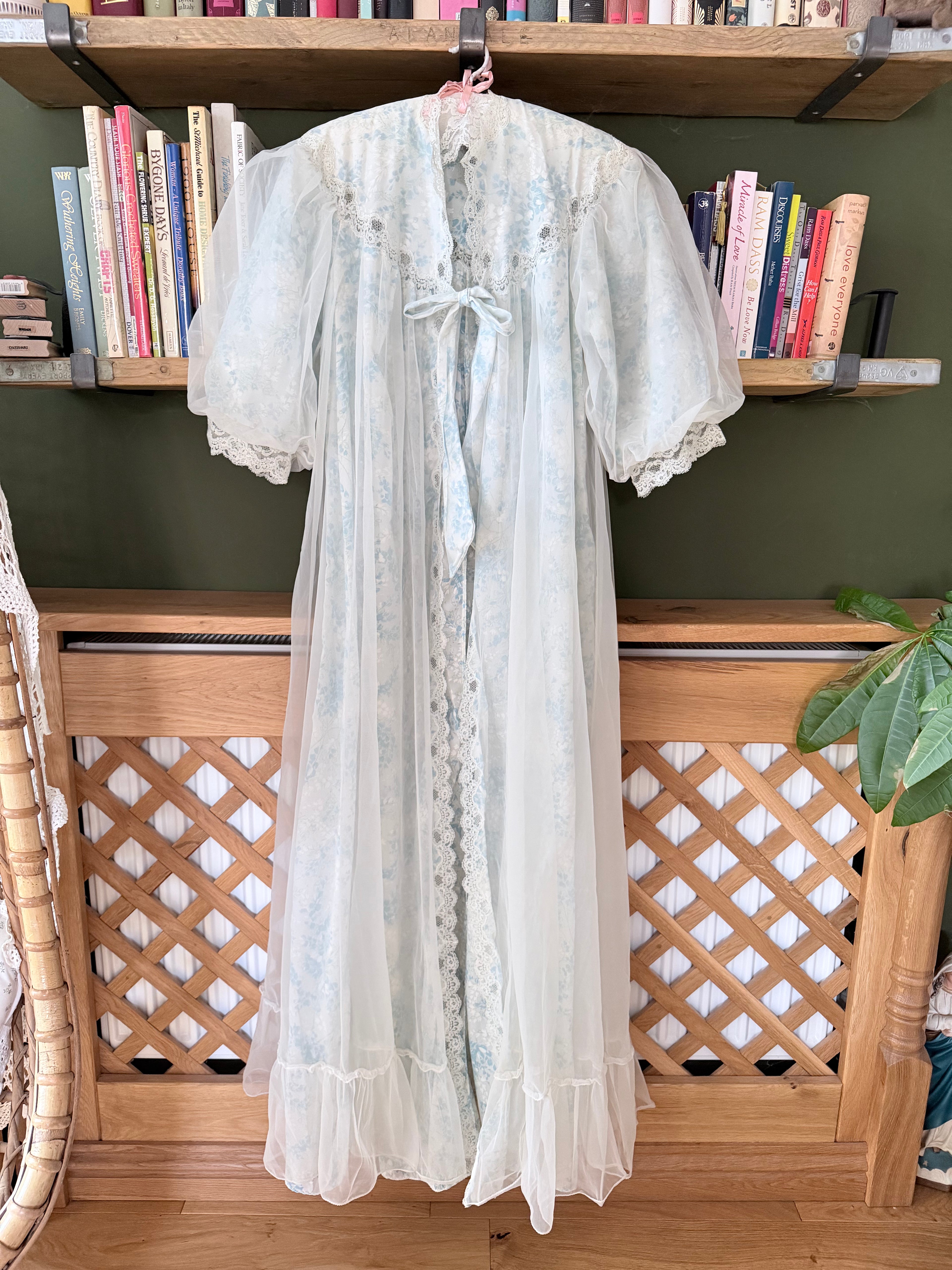 Beautiful Vintage 1950s/1960s Floral Baby Doll Gown