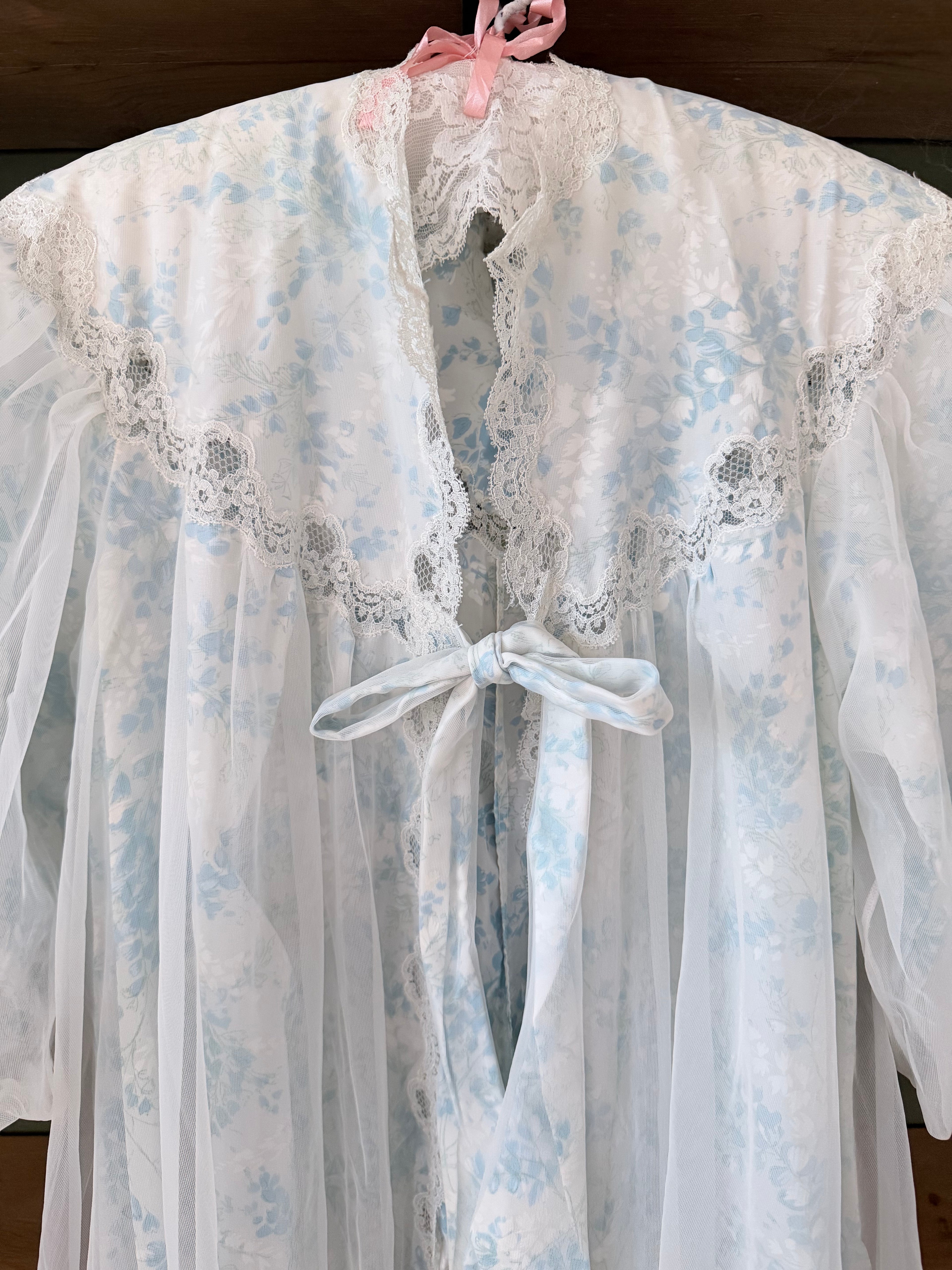 Beautiful Vintage 1950s/1960s Floral Baby Doll Gown