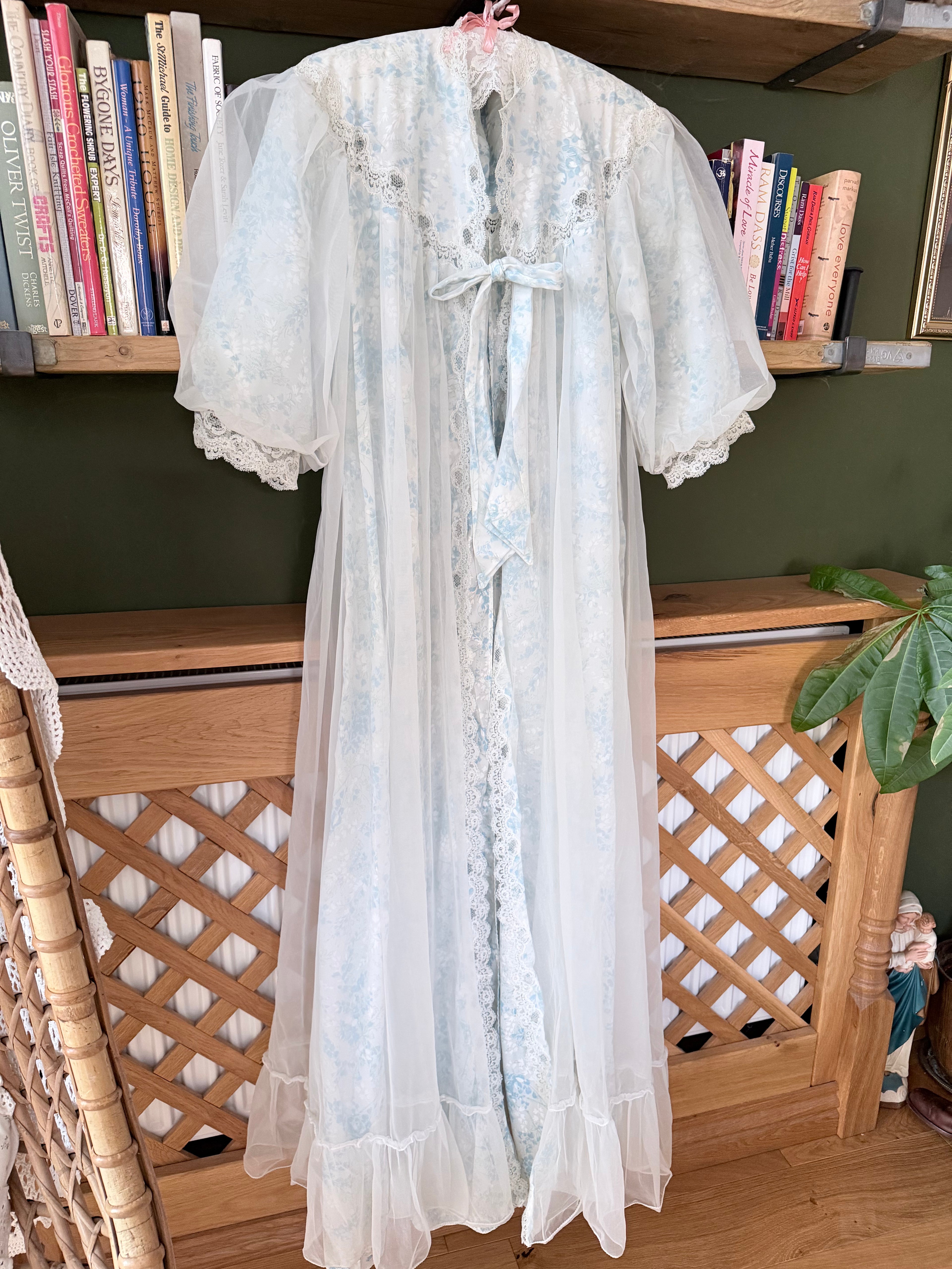 Beautiful Vintage 1950s/1960s Floral Baby Doll Gown