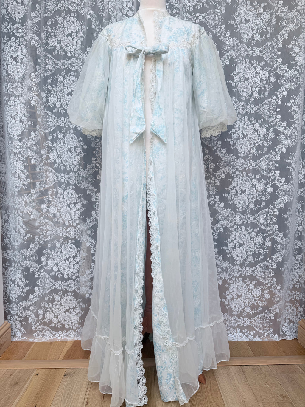 Beautiful Vintage 1950s/1960s Floral Baby Doll Gown