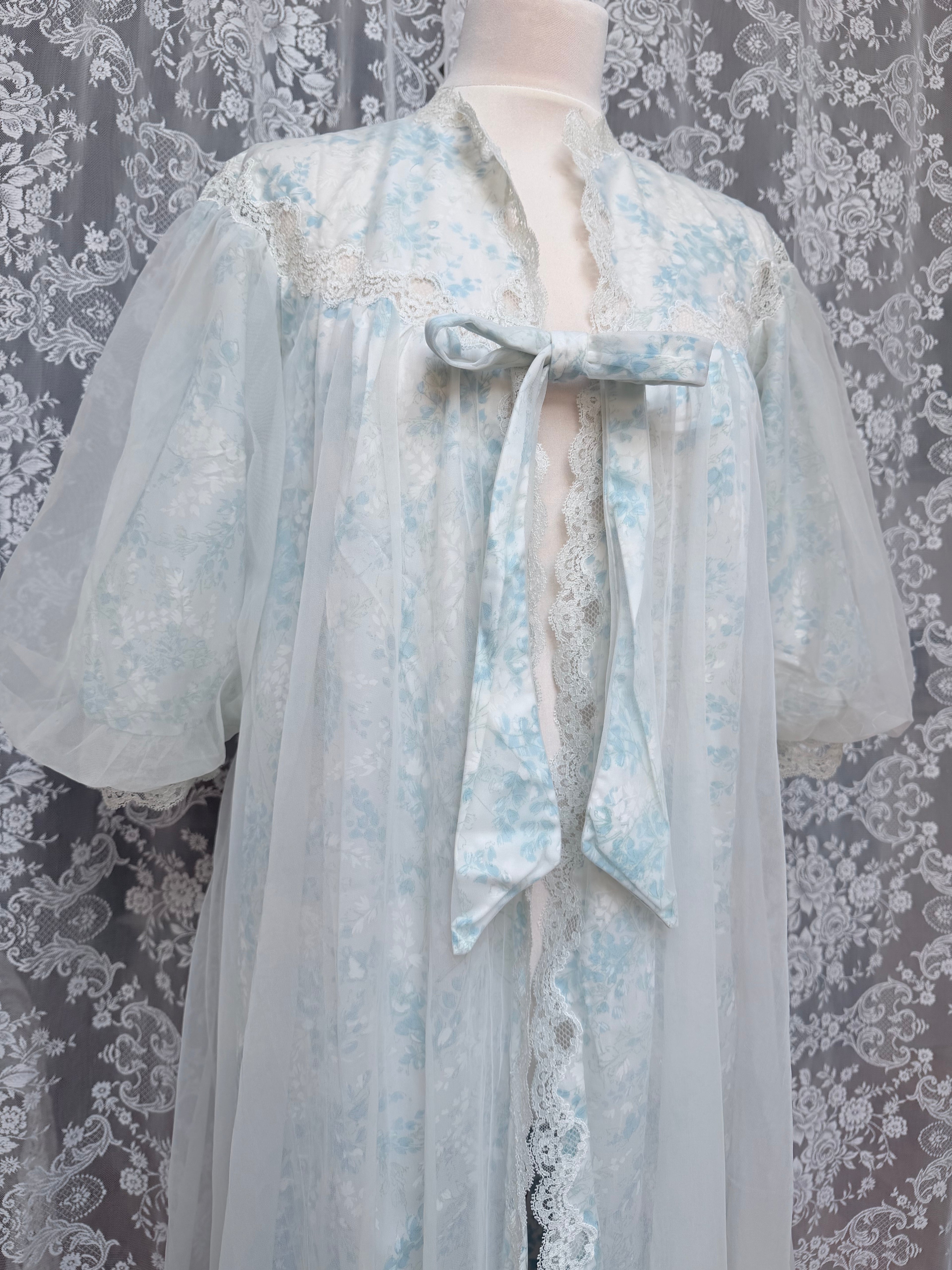 Beautiful Vintage 1950s/1960s Floral Baby Doll Gown