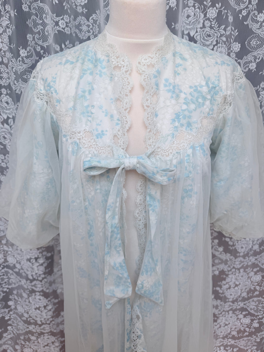 Beautiful Vintage 1950s/1960s Floral Baby Doll Gown