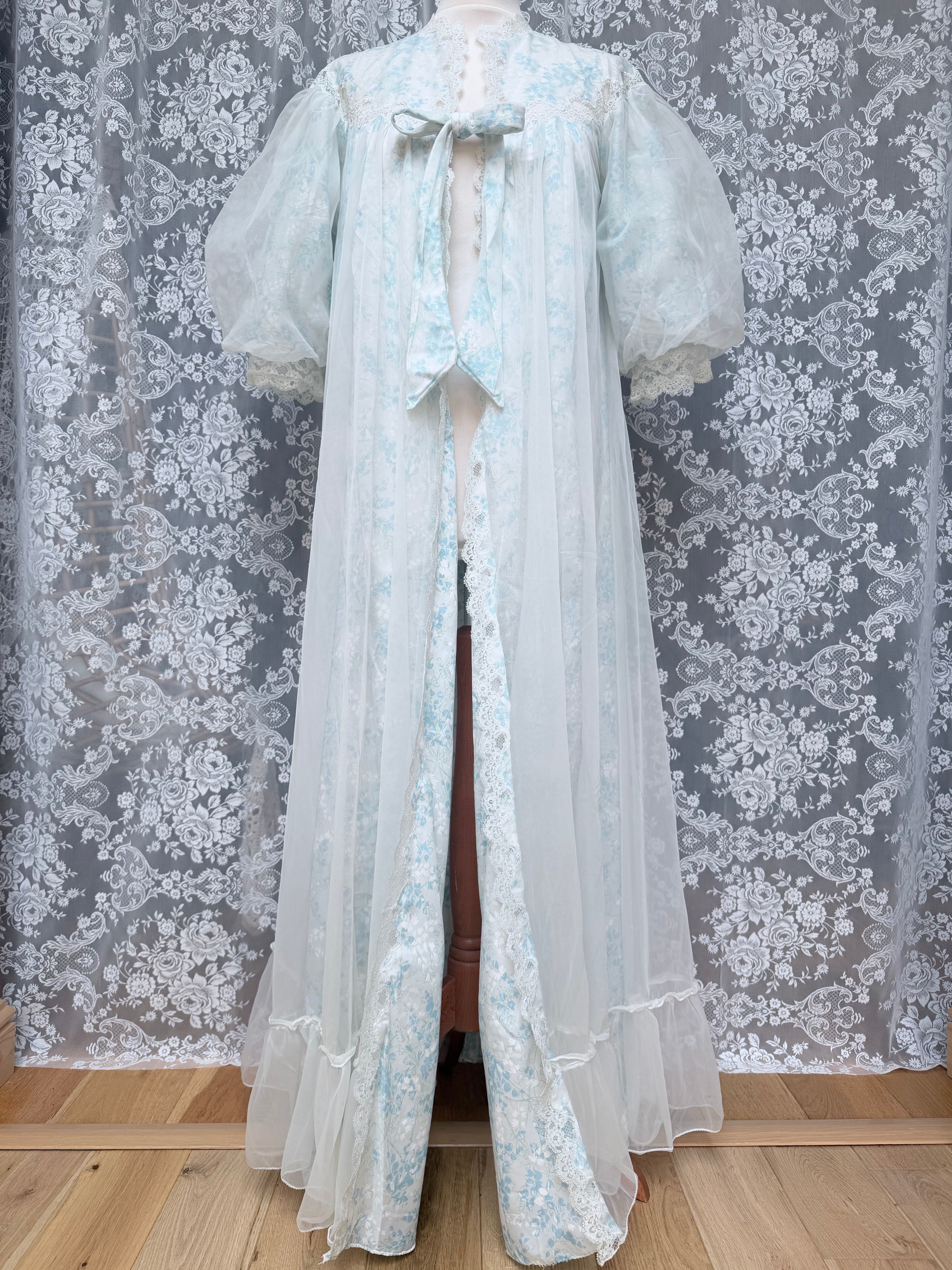 Beautiful Vintage 1950s/1960s Floral Baby Doll Gown
