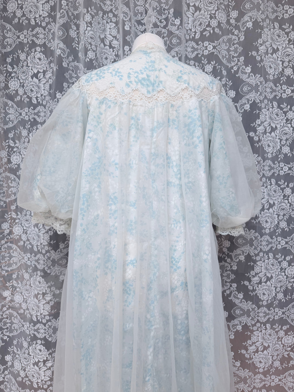 Beautiful Vintage 1950s/1960s Floral Baby Doll Gown