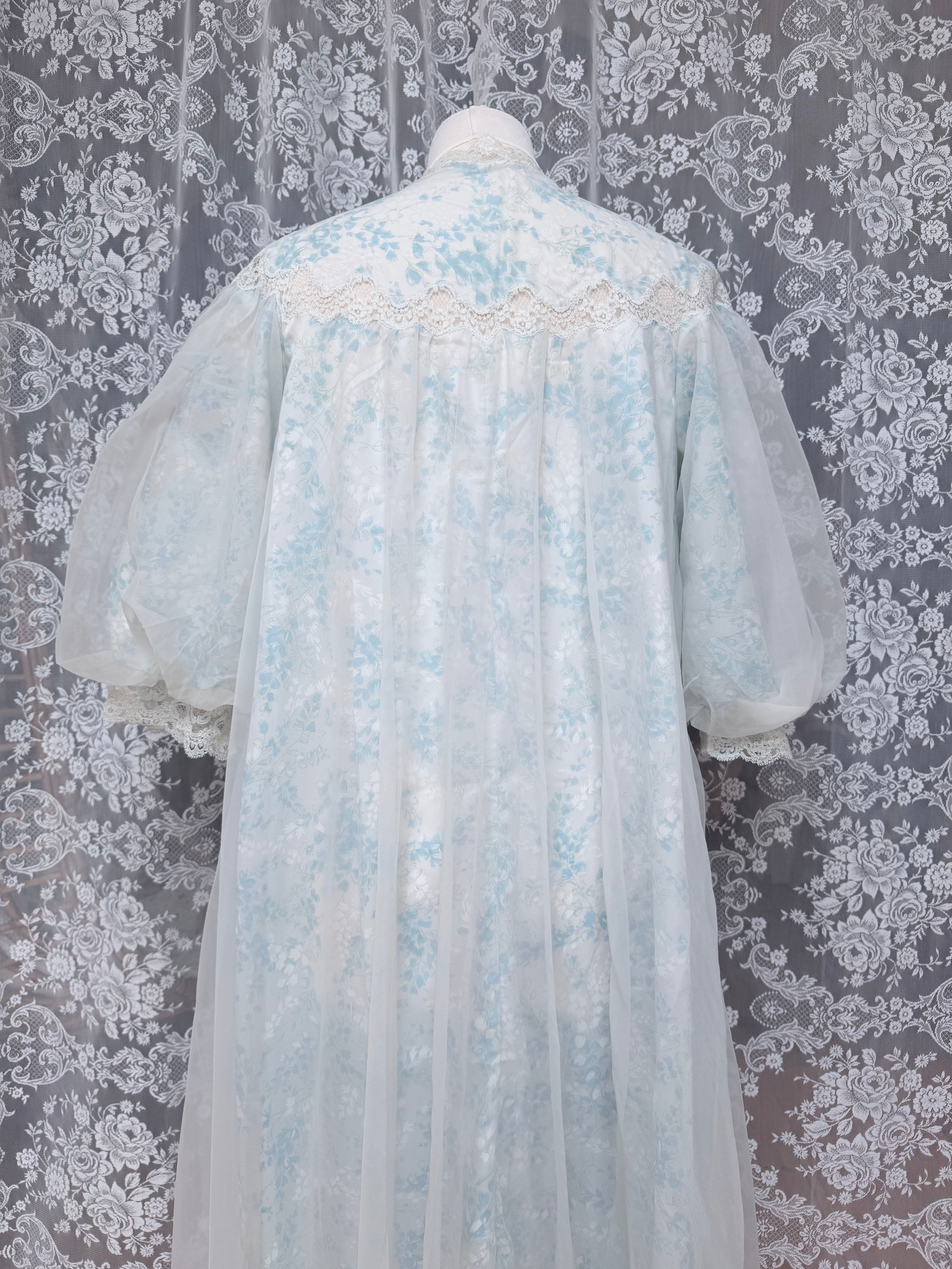 Beautiful Vintage 1950s/1960s Floral Baby Doll Gown