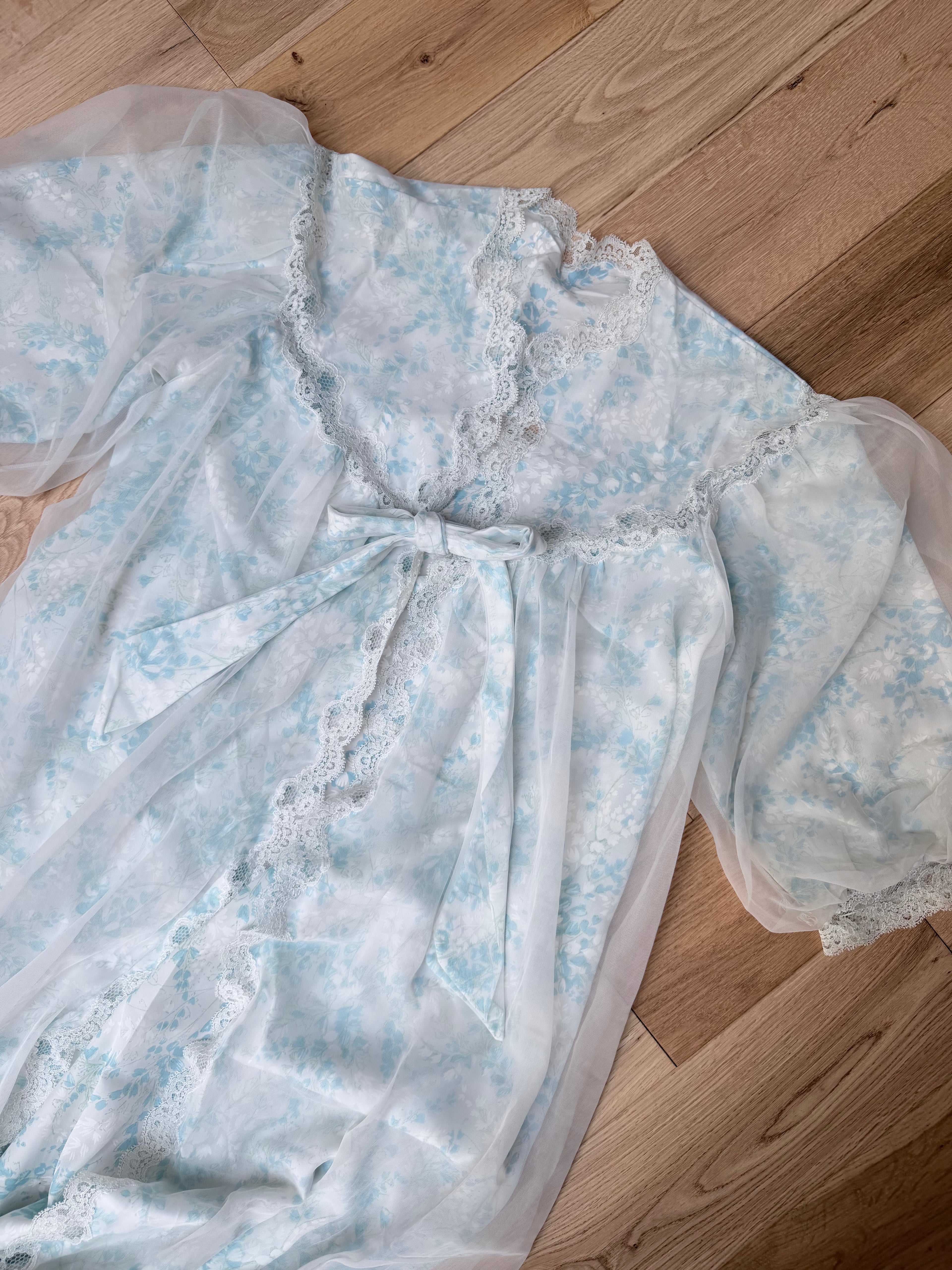 Beautiful Vintage 1950s/1960s Floral Baby Doll Gown