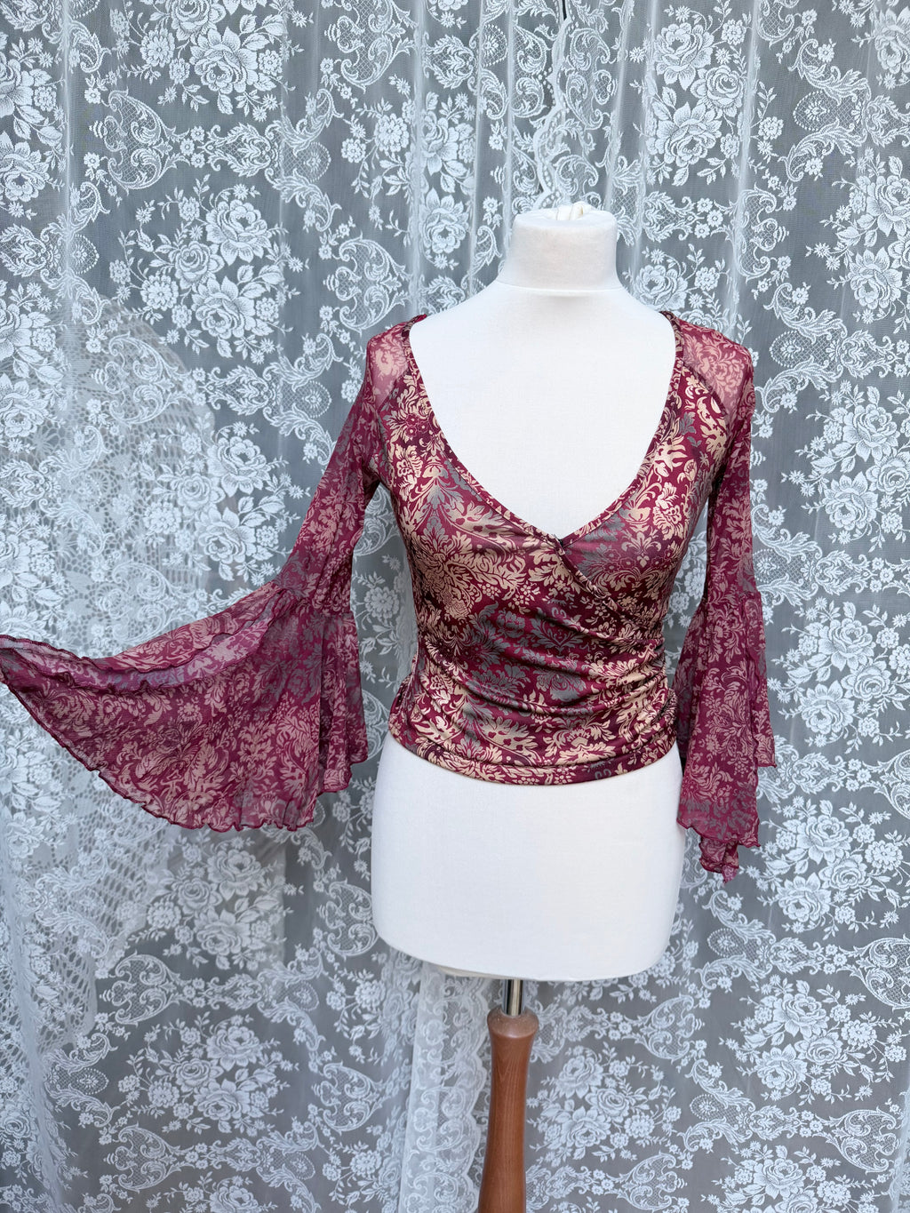 Accentual: Vintage 1990s Y2K Bell Sleeved Cropped  Top