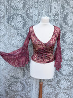 Accentual: Vintage 1990s Y2K Bell Sleeved Cropped  Top