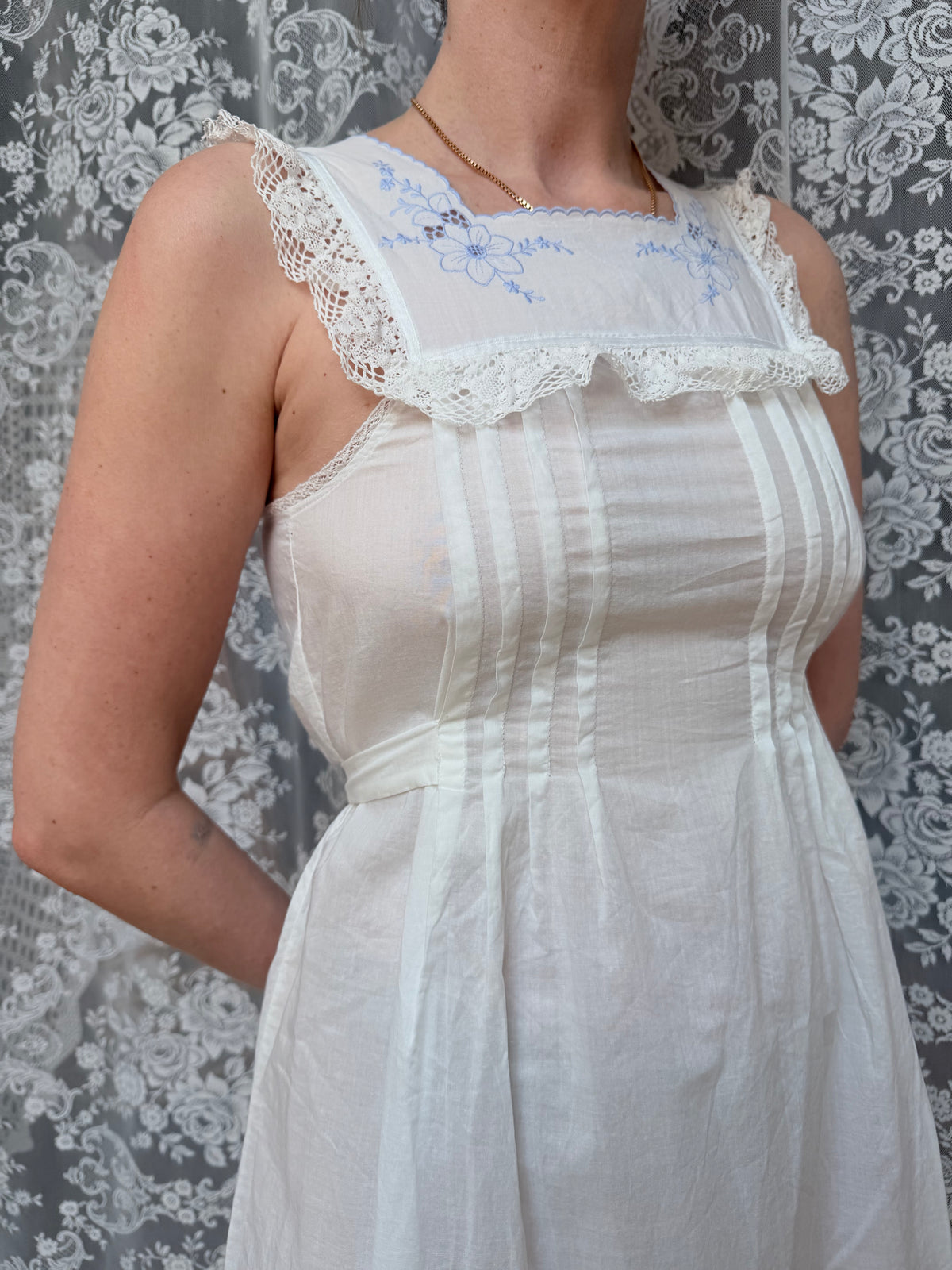 Vintage 1970s Pluto White and Lilac Broderie Anglaise Nightdress
