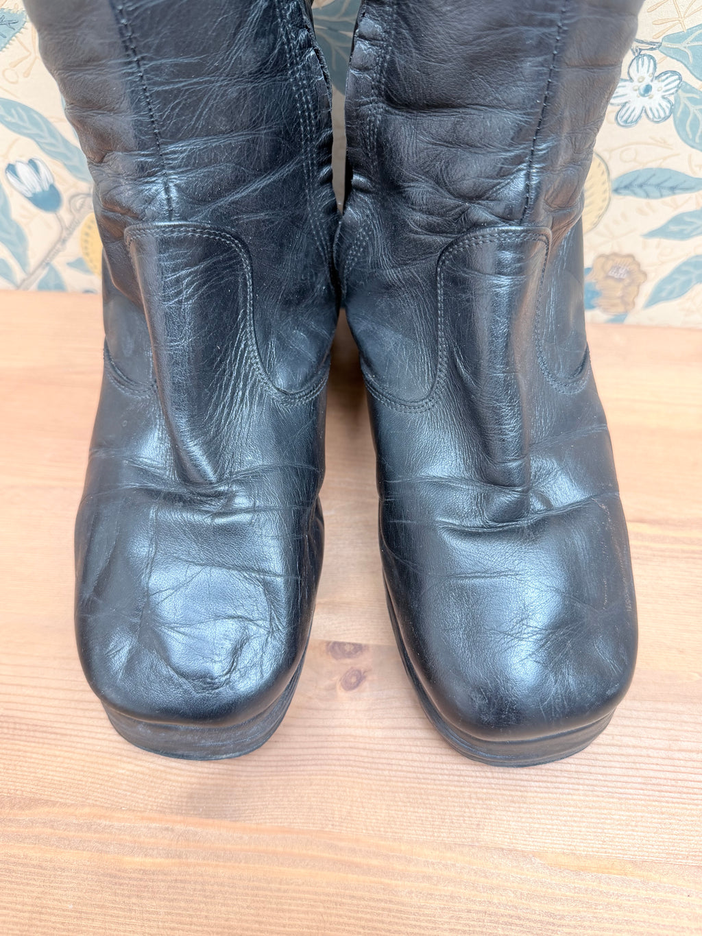 Authentic 1960s/70s Classic Black Genuine Leather Go-Go Boots