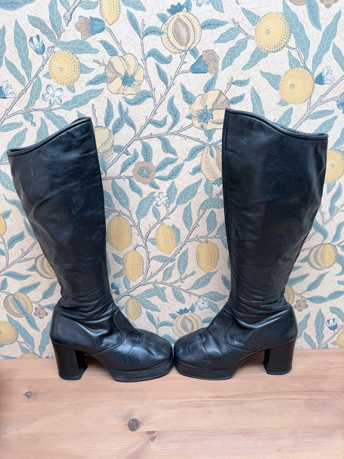 Authentic 1960s/70s Classic Black Genuine Leather Go-Go Boots